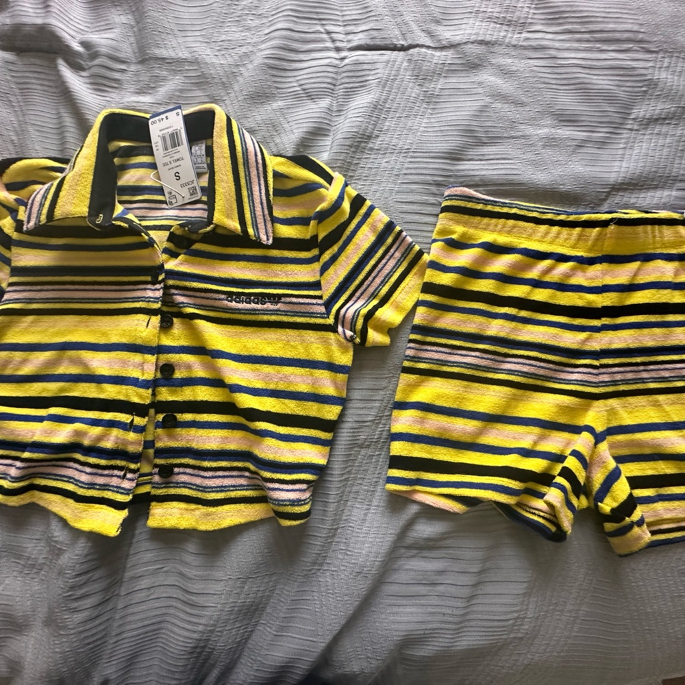 Adidas Yellow and Black Striped Set